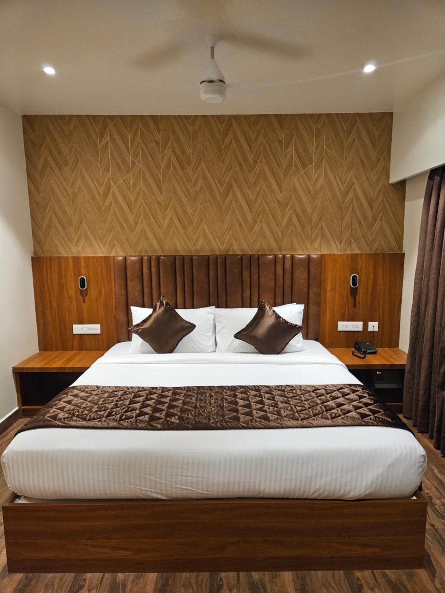 Hotel Pl Grand Karaikudi Dış mekan fotoğraf