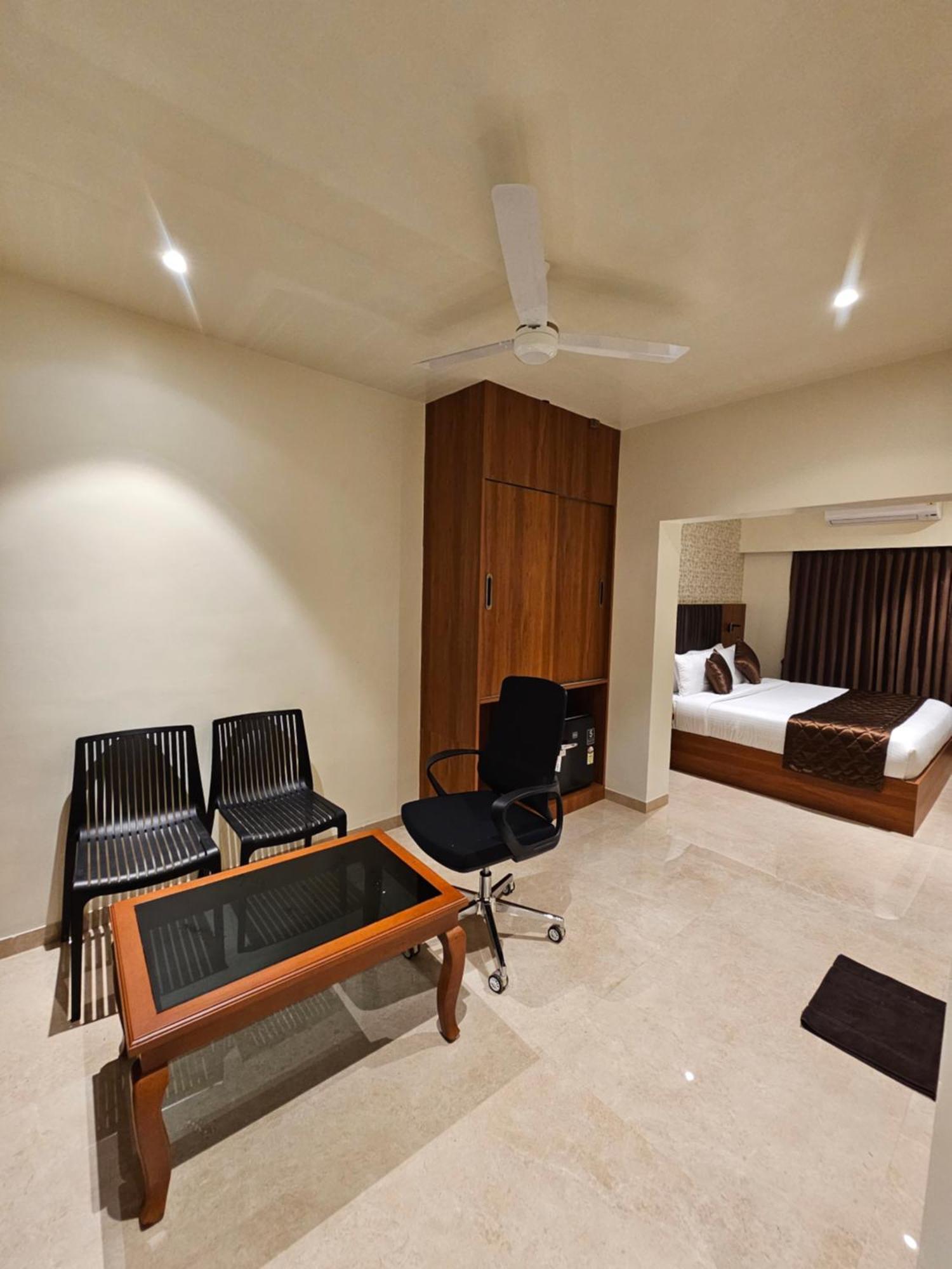 Hotel Pl Grand Karaikudi Dış mekan fotoğraf