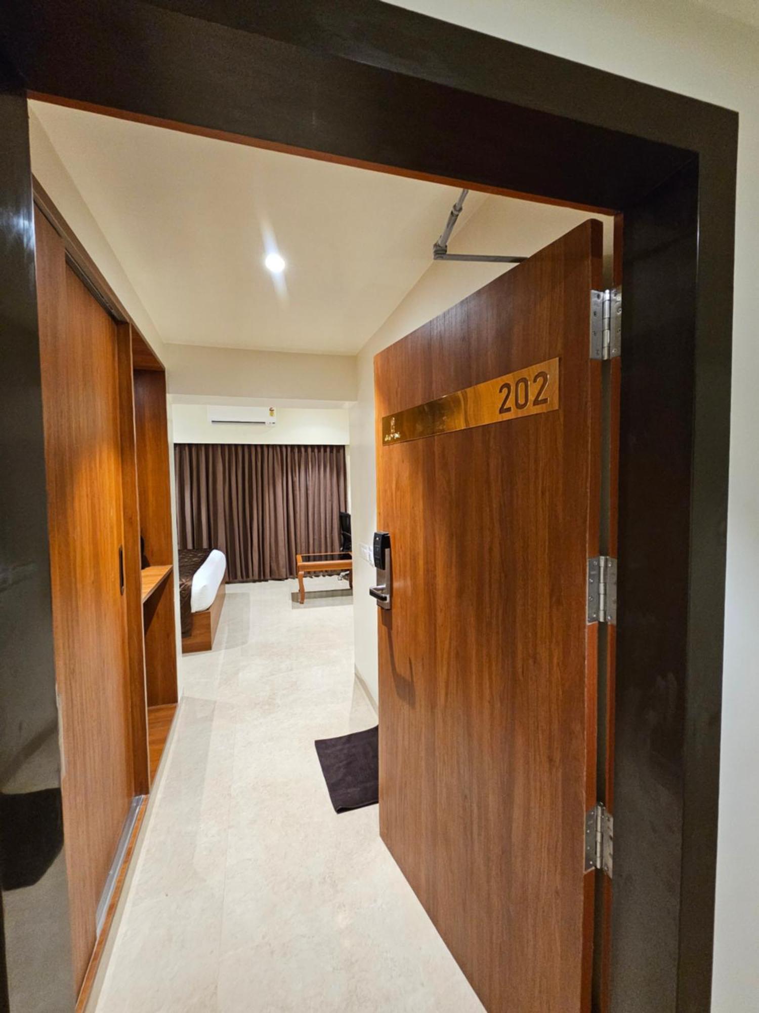 Hotel Pl Grand Karaikudi Dış mekan fotoğraf