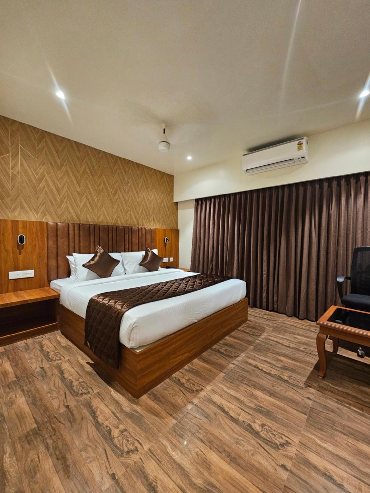Hotel Pl Grand Karaikudi Dış mekan fotoğraf
