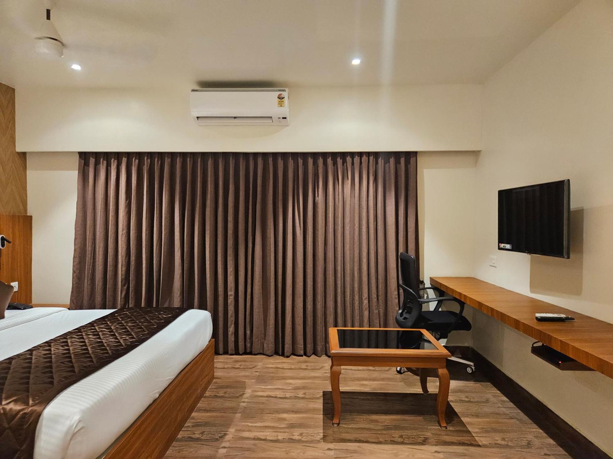 Hotel Pl Grand Karaikudi Dış mekan fotoğraf