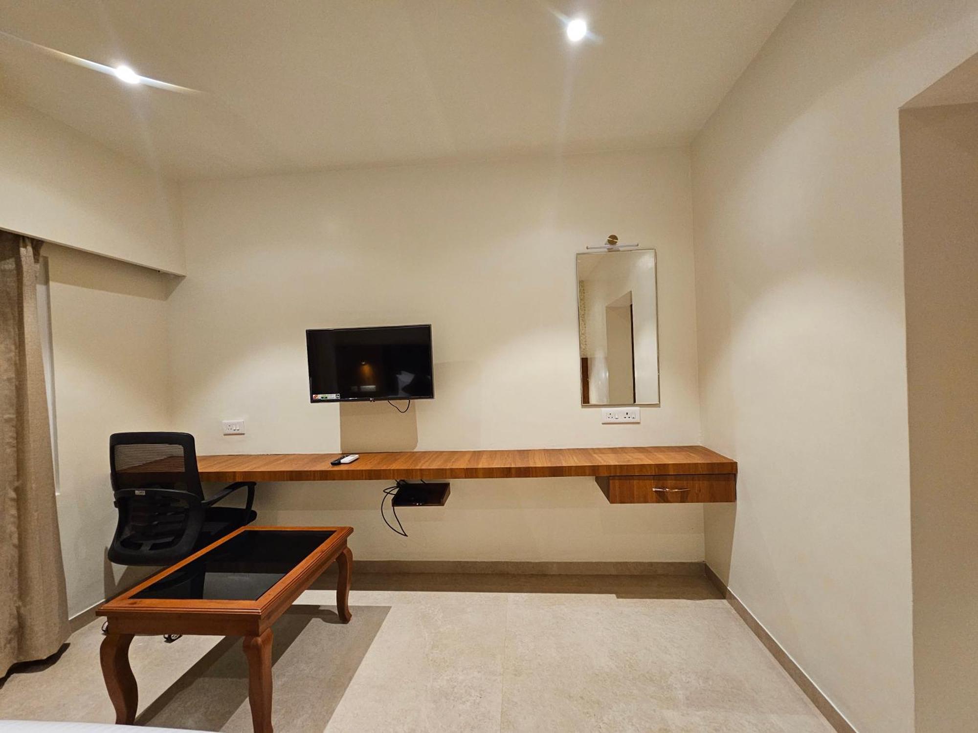 Hotel Pl Grand Karaikudi Dış mekan fotoğraf