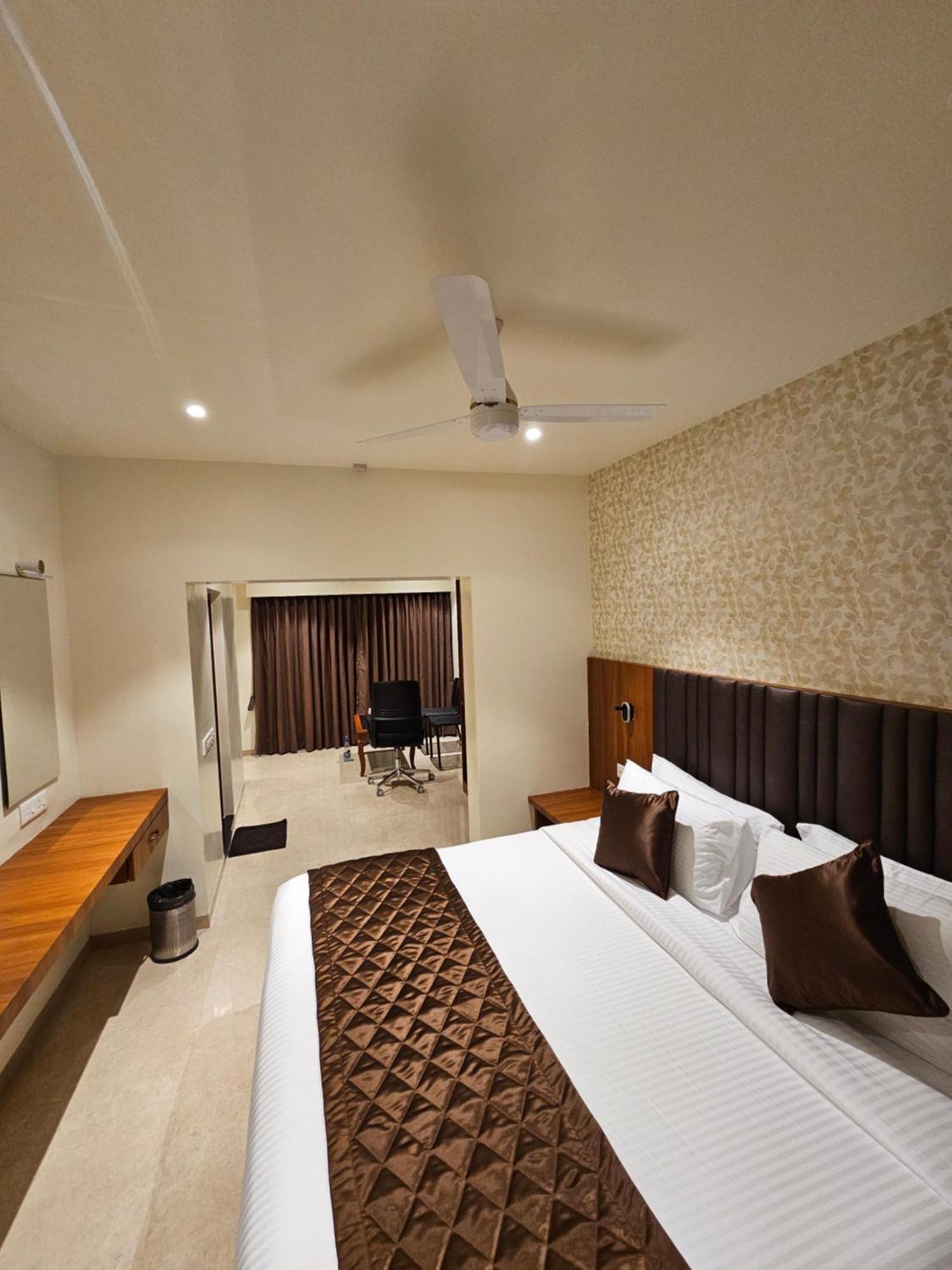 Hotel Pl Grand Karaikudi Dış mekan fotoğraf