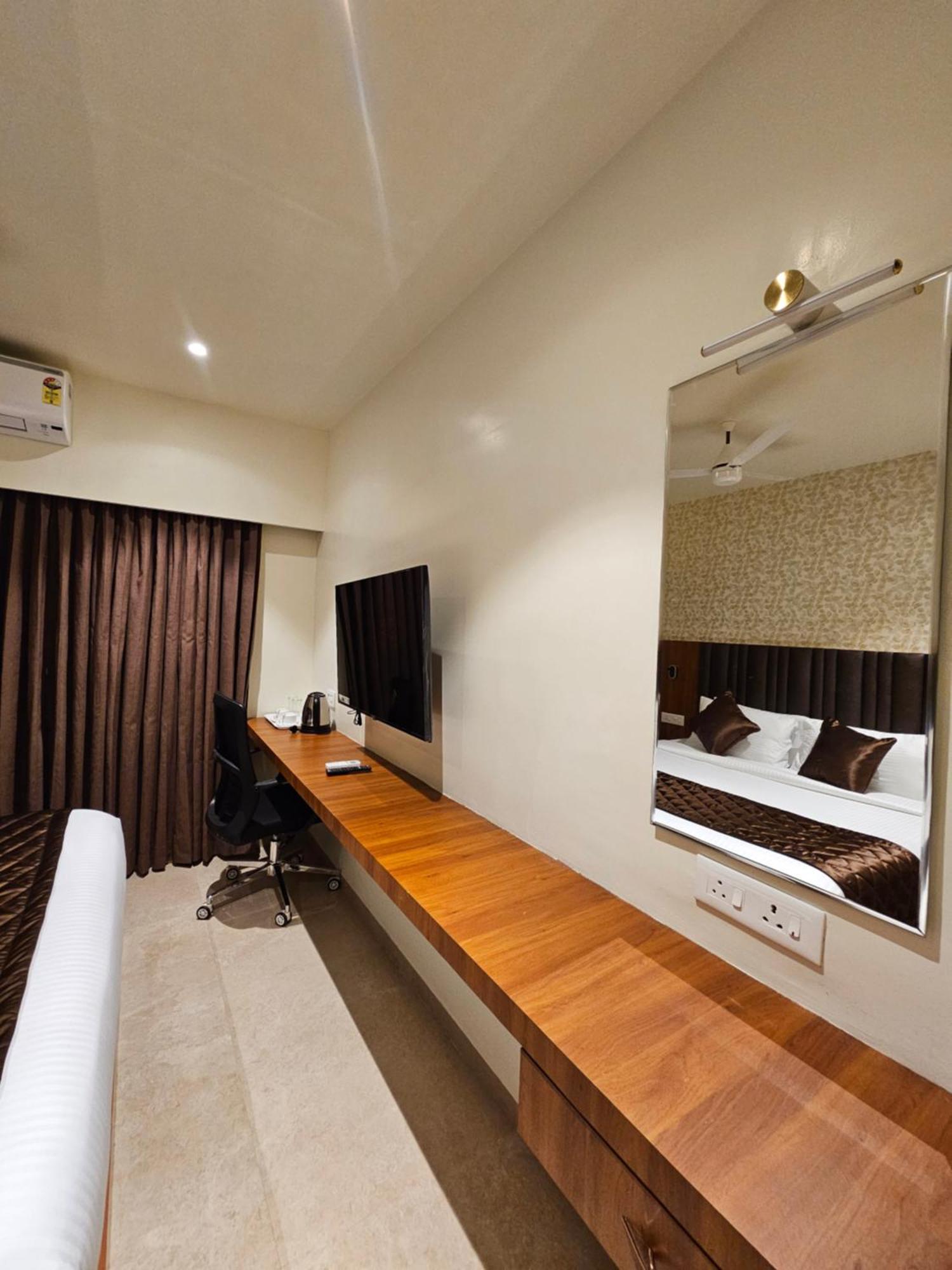 Hotel Pl Grand Karaikudi Dış mekan fotoğraf