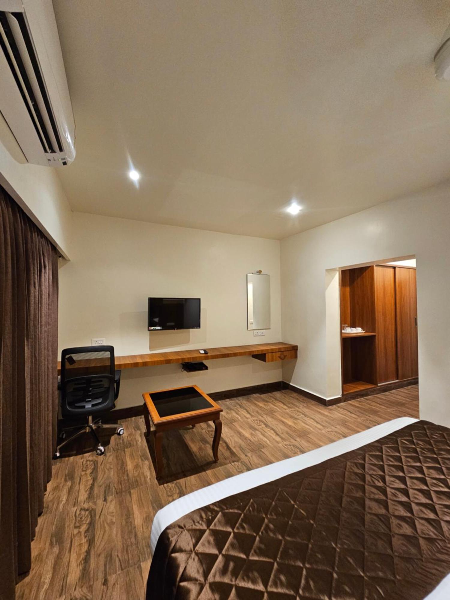 Hotel Pl Grand Karaikudi Dış mekan fotoğraf