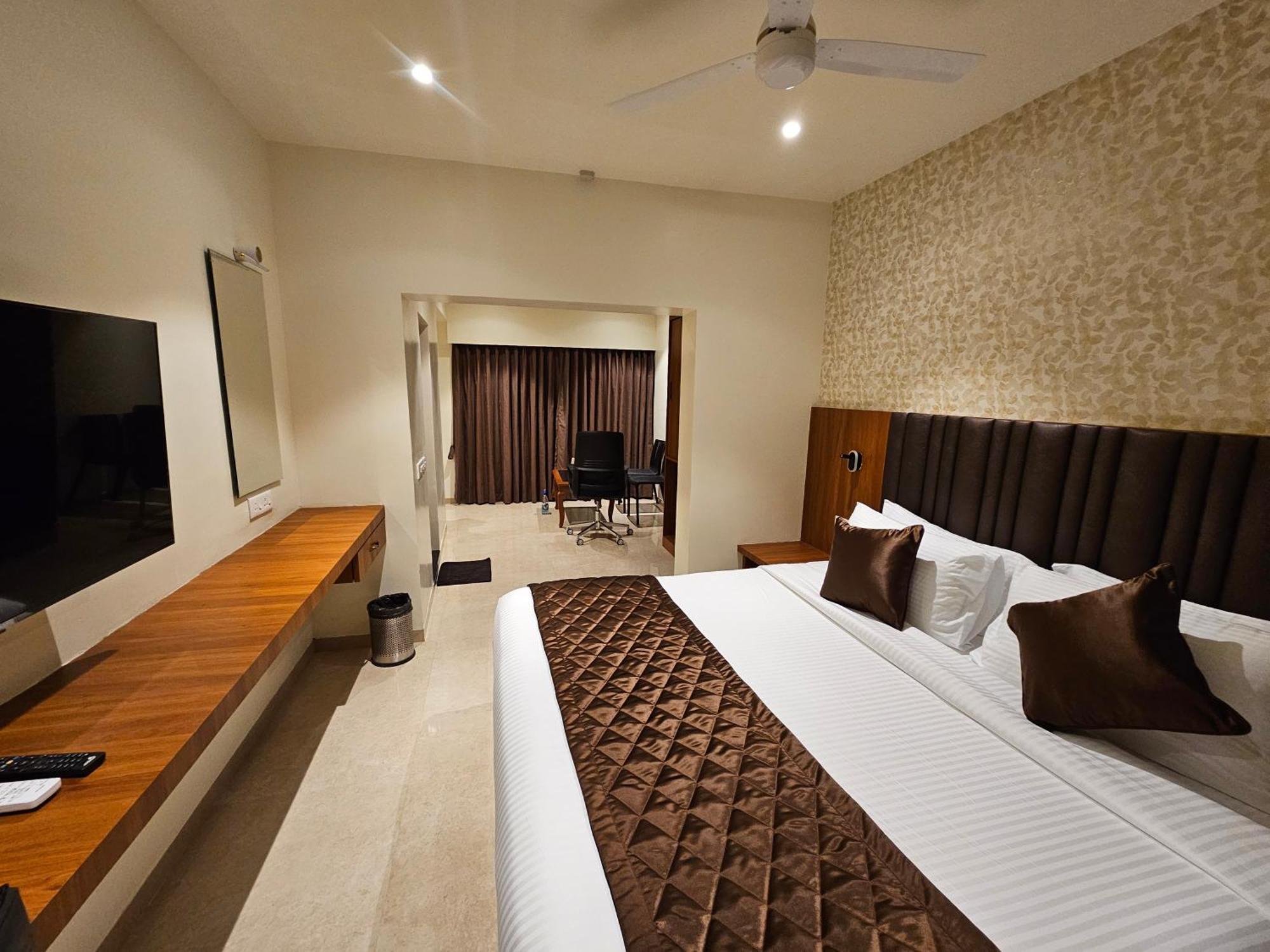 Hotel Pl Grand Karaikudi Dış mekan fotoğraf