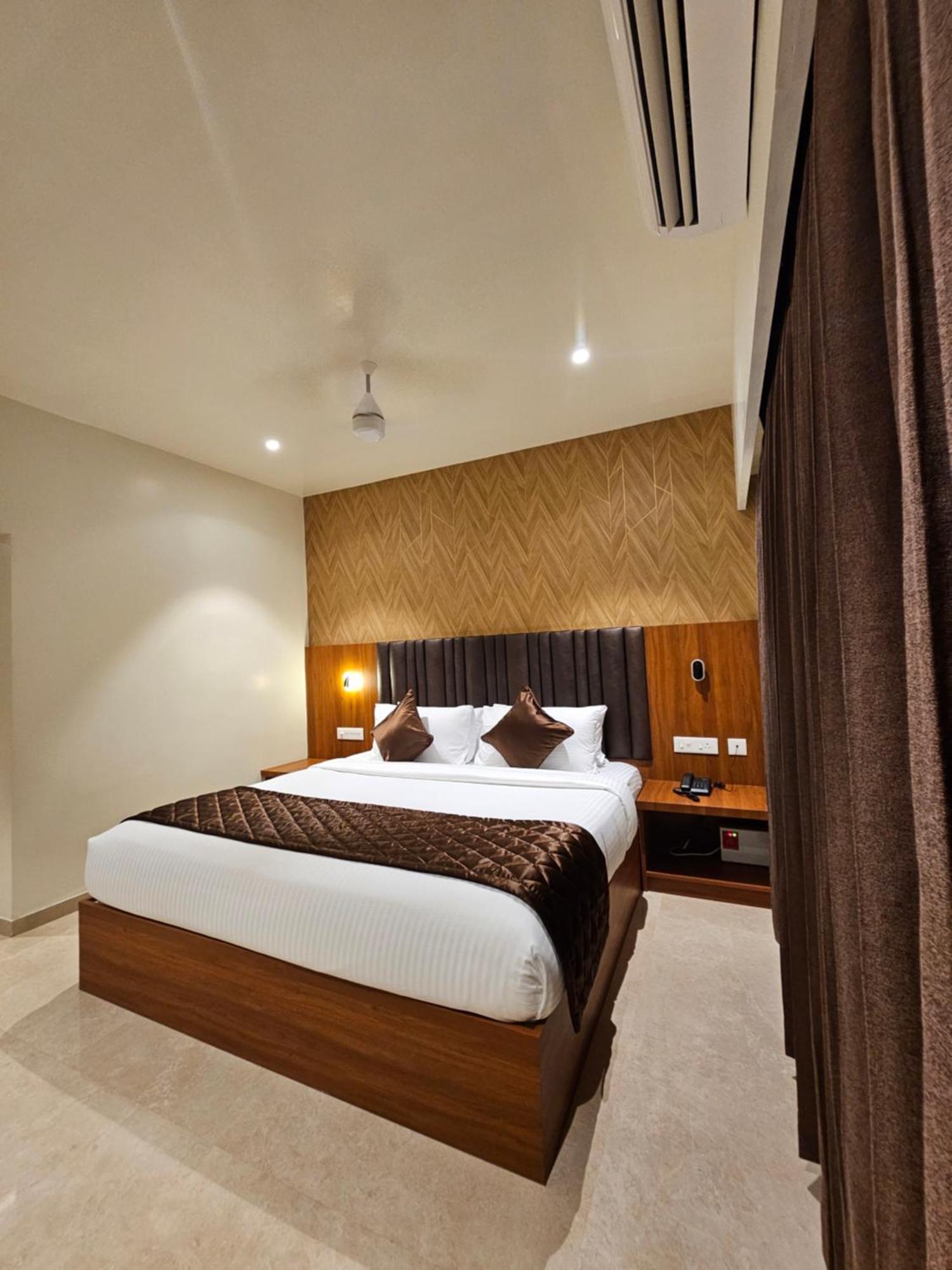 Hotel Pl Grand Karaikudi Dış mekan fotoğraf
