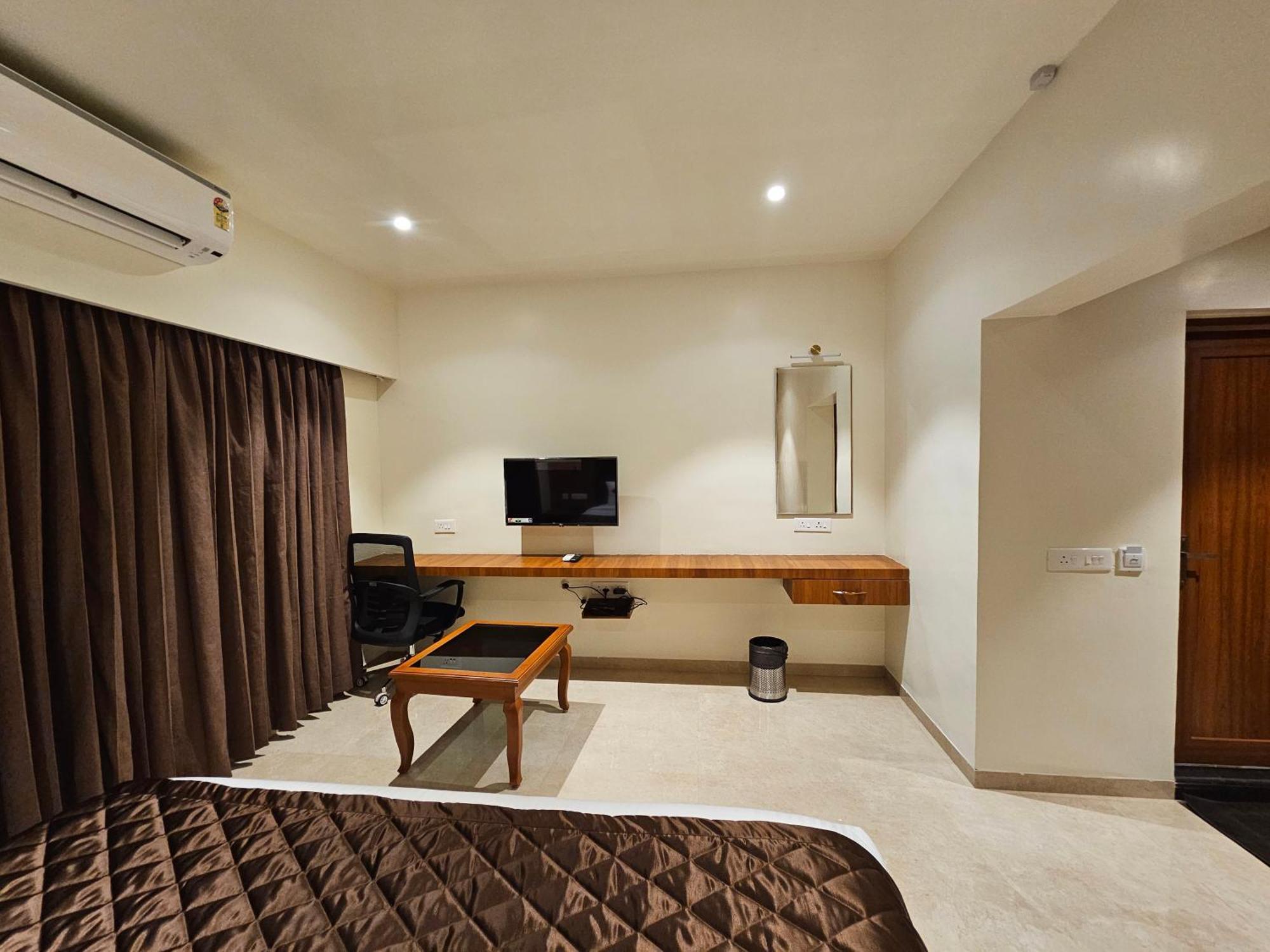 Hotel Pl Grand Karaikudi Dış mekan fotoğraf