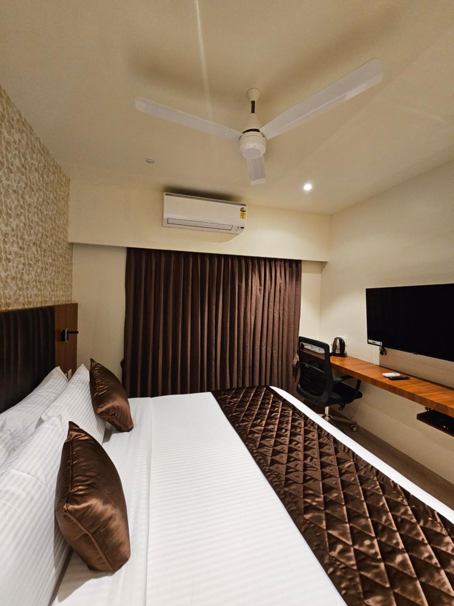 Hotel Pl Grand Karaikudi Dış mekan fotoğraf