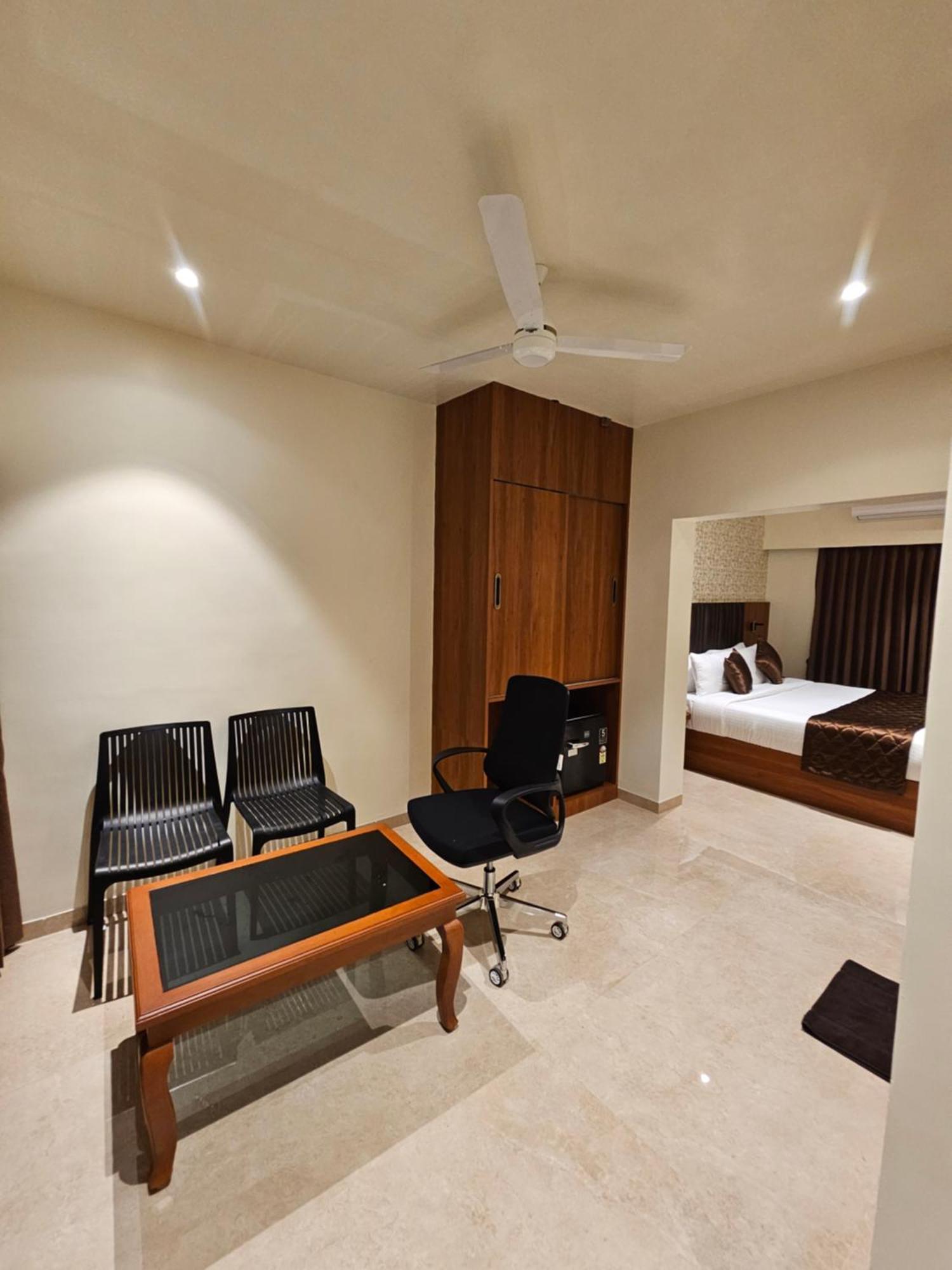 Hotel Pl Grand Karaikudi Dış mekan fotoğraf