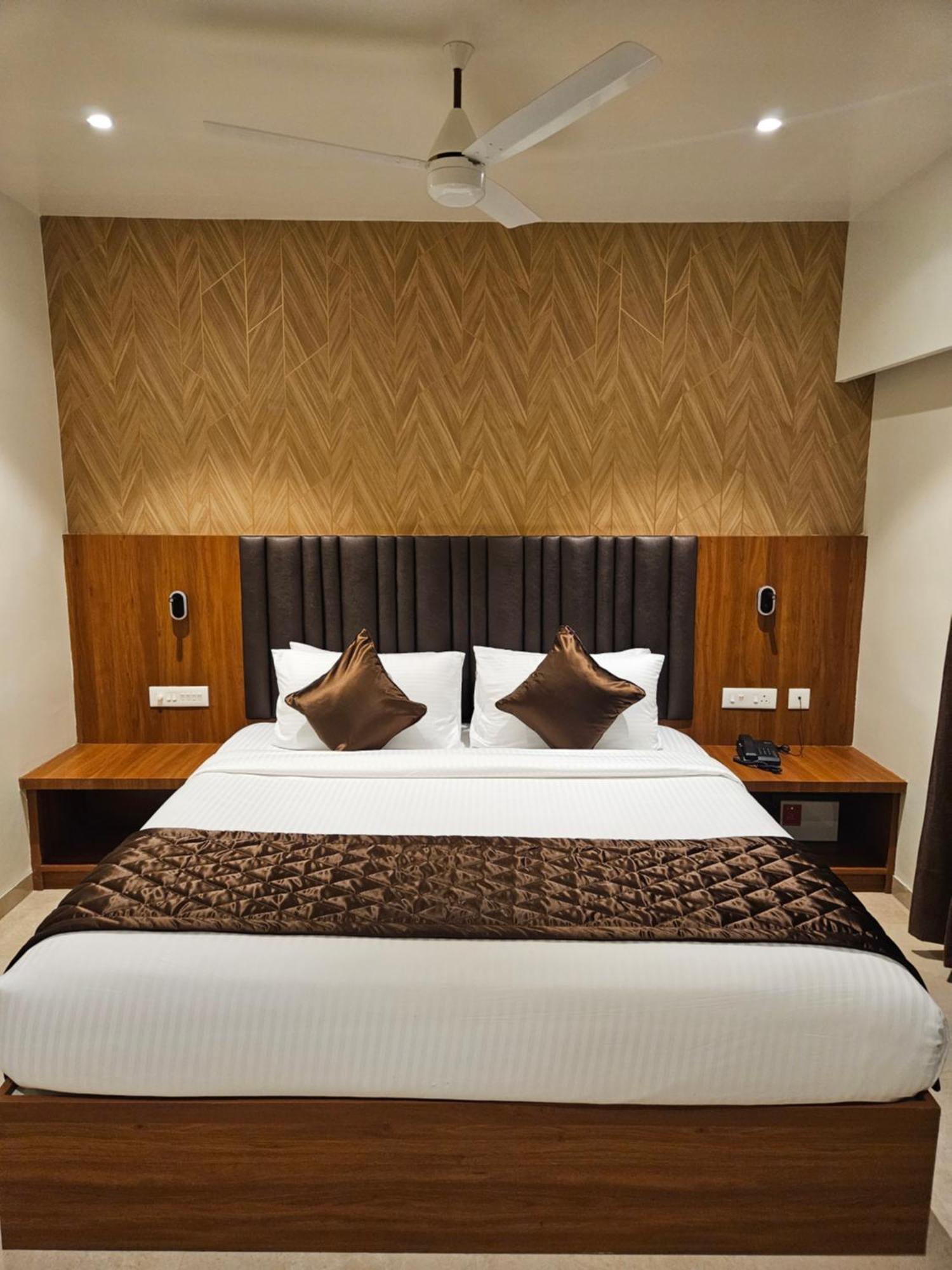 Hotel Pl Grand Karaikudi Dış mekan fotoğraf